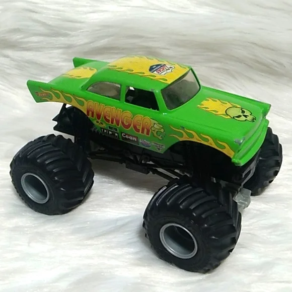 Mattel Toys Monster Jam Avenger Hot Wheels Monster Truck Scale